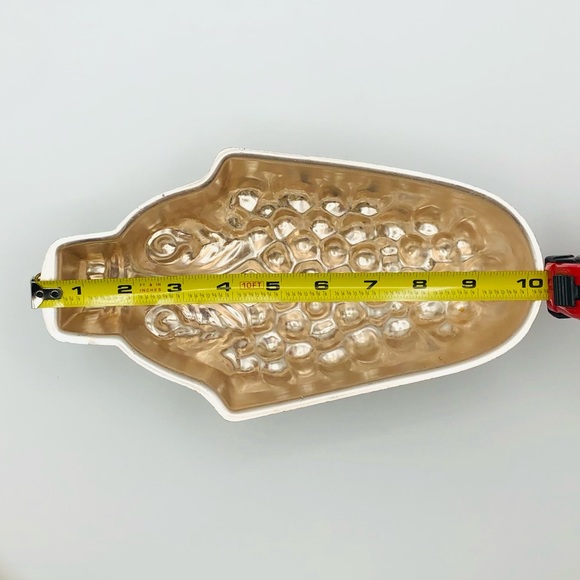 🍇 Vintage Grape Cake Pan Jell-O Mold - Picture 13 of 14